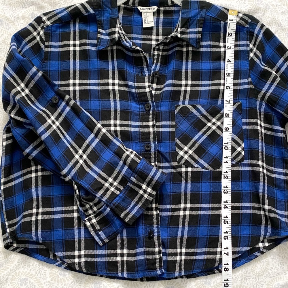 F21 cropped plaid button down shirt, blue black - Picture 6 of 8